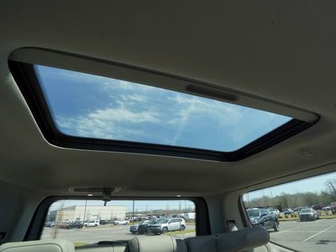 Used 2024 Jeep Wagoneer 4WD w/ Premium Group I image 29