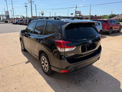 Used 2024 Subaru Forester Premium AWD/4WD image 6