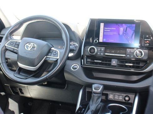 Certified 2024 Toyota Highlander LE AWD/4WD image 25