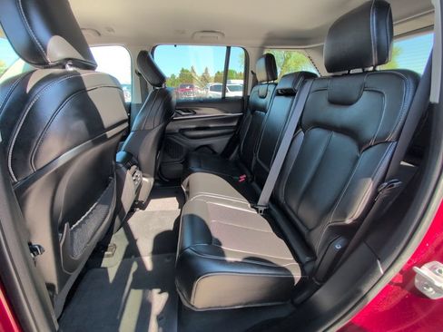 Certified 2023 Jeep Grand Cherokee Limited w/ Luxury Tech Group II AWD/4WD image 17