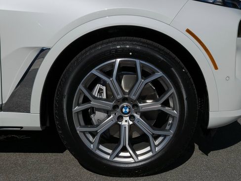 New 2026 BMW X7 xDrive40i w/ Premium Package image 9