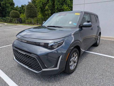 Used 2024 Kia Soul LX w/ Option Group 015 FWD image 2