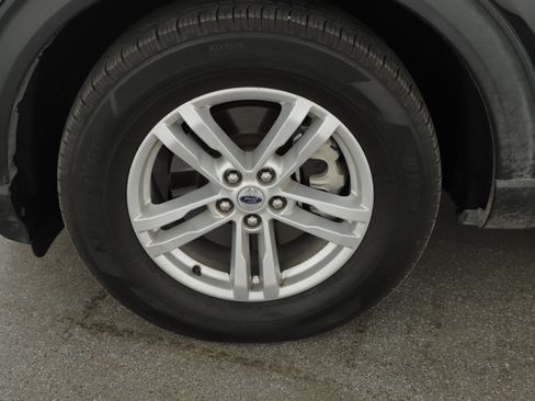 Used 2024 Ford Explorer XLT w/ Equipment Group 202A image 10