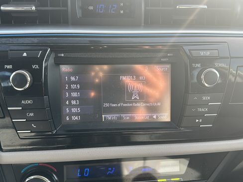 Used 2016 Toyota Corolla LE FWD image 11