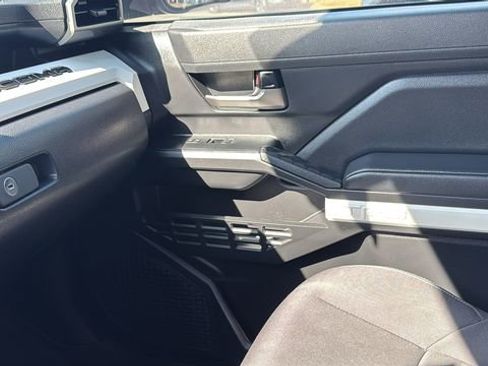 Used 2024 Toyota Tacoma 4x4 Double Cab image 25