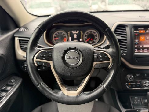 Used 2014 Jeep Cherokee Latitude w/ Comfort/Convenience Group FWD image 41
