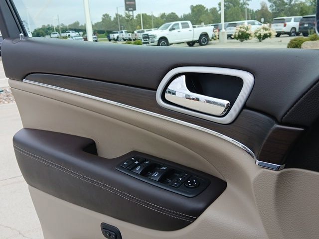 Used 2021 Jeep Grand Cherokee Summit AWD/4WD image 11