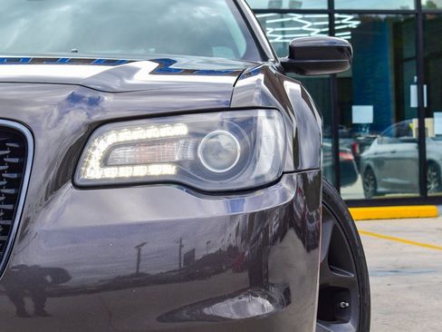 Used 2022 Chrysler 300 Touring w/ Sport Appearance Package image 4