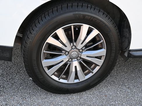 Used 2019 Nissan Pathfinder SV FWD image 6