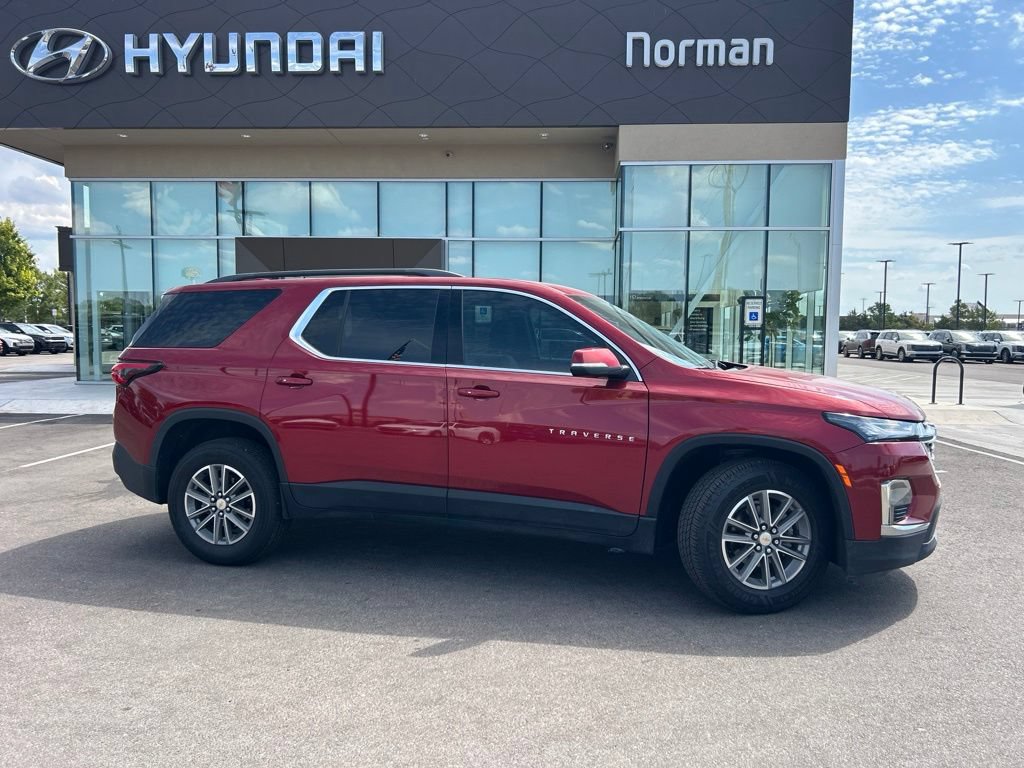 Used 2023 Chevrolet Traverse LT FWD image 1