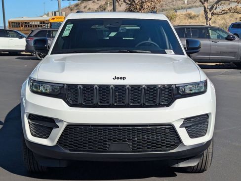 New 2025 Jeep Grand Cherokee Altitude image 2