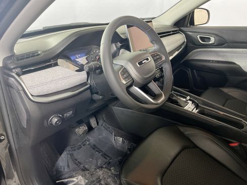 Used 2022 Jeep Compass Latitude image 9