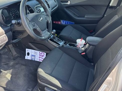 Used 2017 Kia Forte LX FWD image 4
