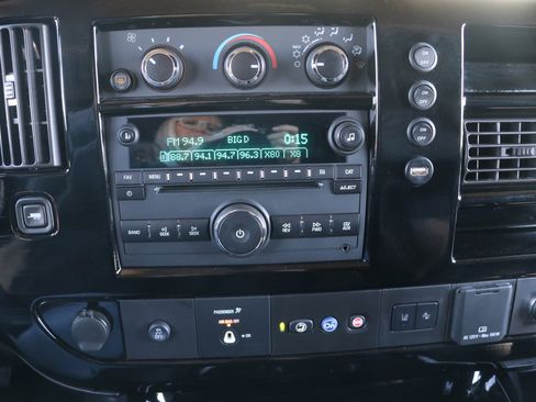 Used 2020 GMC Savana 2500 w/ Enhanced Convenience Package image 20