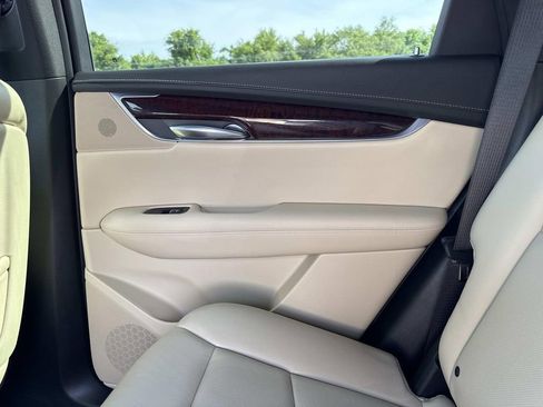 Used 2017 Cadillac XT5 Premium Luxury FWD image 15