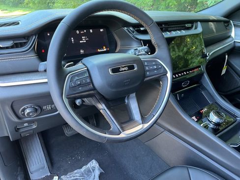 New 2026 Jeep Grand Cherokee L Limited AWD/4WD image 3