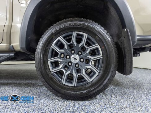Used 2024 Chevrolet Colorado Z71 w/ Z71 Convenience Package 2 AWD/4WD image 46
