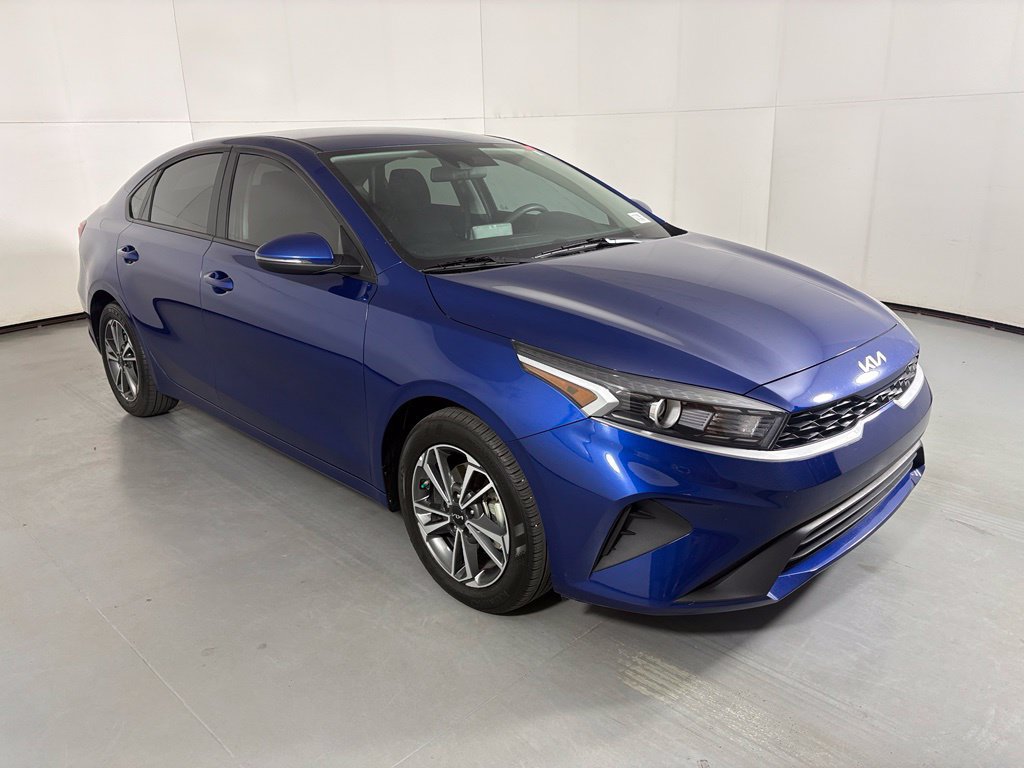 Used 2023 Kia Forte LXS w/ LXS Technology Package FWD image 2