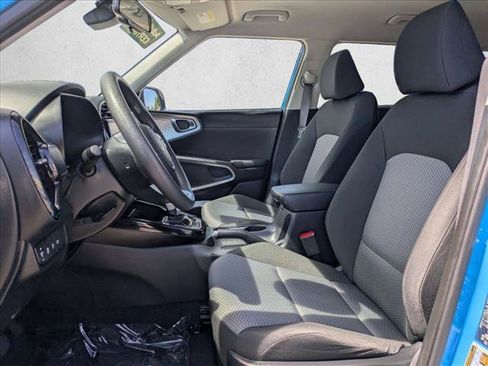 Used 2023 Kia Soul S FWD image 16