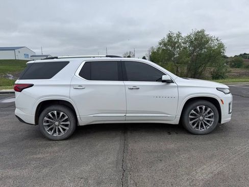 Used 2023 Chevrolet Traverse Premier AWD/4WD image 5