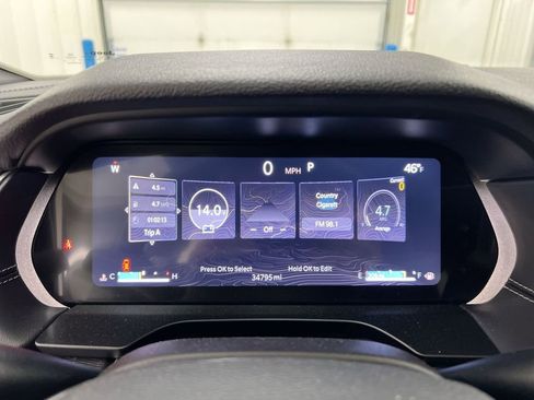 Used 2025 Jeep Grand Cherokee Altitude AWD/4WD image 12