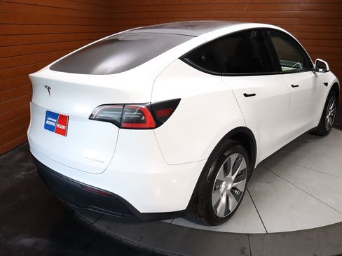 Used 2023 Tesla Model Y Long Range image 19