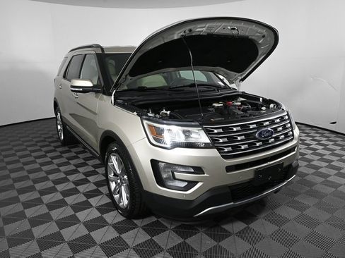 Used 2017 Ford Explorer Limited image 33