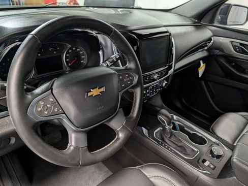 Used 2023 Chevrolet Traverse LT image 19