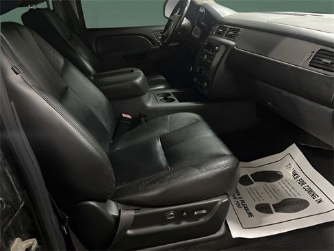 Used 2011 Chevrolet Avalanche LT w/ Luxury Package image 12