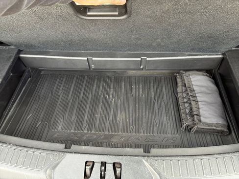 Used 2022 Ford Explorer XLT image 22