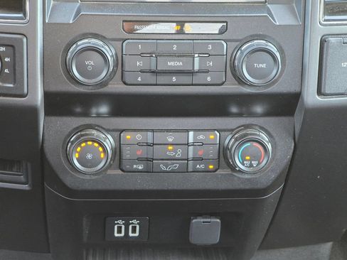Used 2019 Ford F150 XLT w/ Equipment Group 302A Luxury AWD/4WD image 23