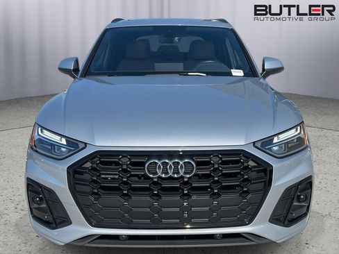Certified 2025 Audi Q5 2.0T Premium w/ Convenience Plus Package image 2