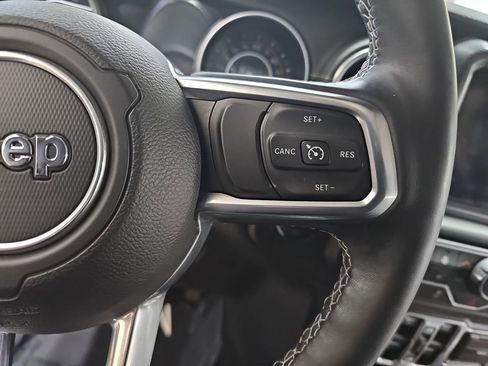 Used 2018 Jeep Wrangler Unlimited Sahara image 17