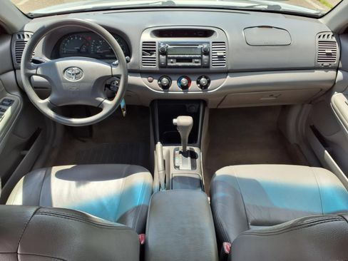 Used 2004 Toyota Camry FWD image 12