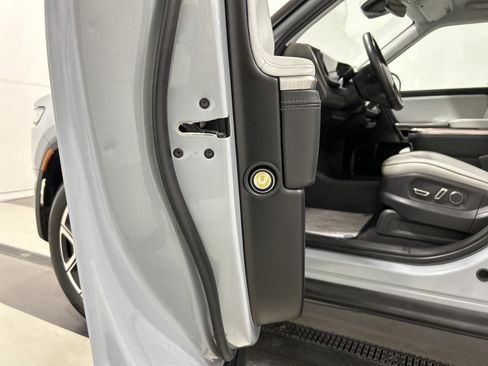 Used 2024 Rivian R1S Adventure AWD/4WD image 32
