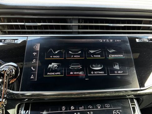 Used 2020 Audi Q8 Prestige w/ Prestige Package image 18