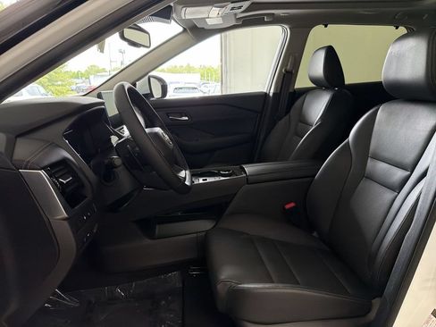Certified 2025 Nissan Rogue SL w/ Tech Package AWD/4WD image 22