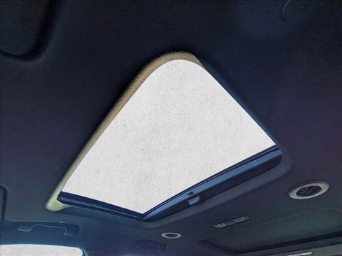 Certified 2023 Chevrolet Traverse RS image 14