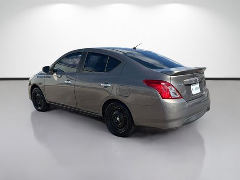 Used 2015 Nissan Versa SV FWD image 5