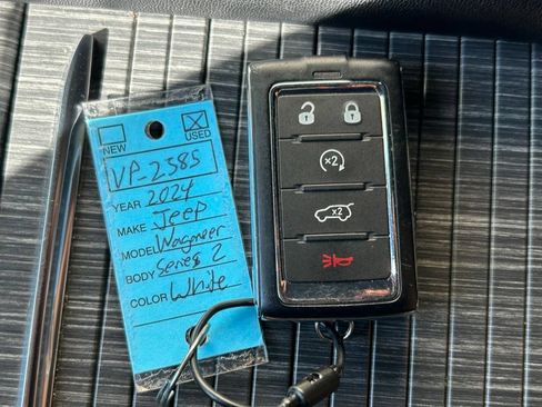 Used 2024 Jeep Wagoneer Series II w/ Flexible Seating Group AWD/4WD image 44