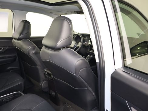 Used 2025 Toyota Grand Highlander Platinum image 46