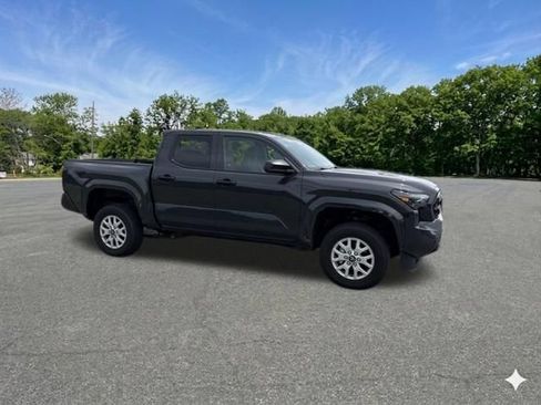 Used 2025 Toyota Tacoma SR w/ SR Upgrade Package AWD/4WD image 5