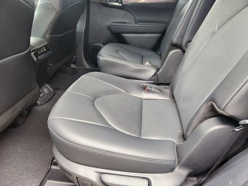 Certified 2026 Toyota Highlander Limited AWD/4WD image 30