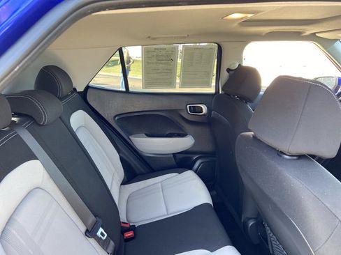 Used 2024 Hyundai Venue SEL image 20