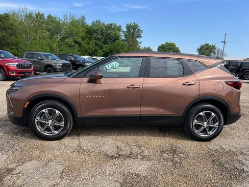Used 2024 Chevrolet Blazer LT w/ Convenience Package FWD image 2