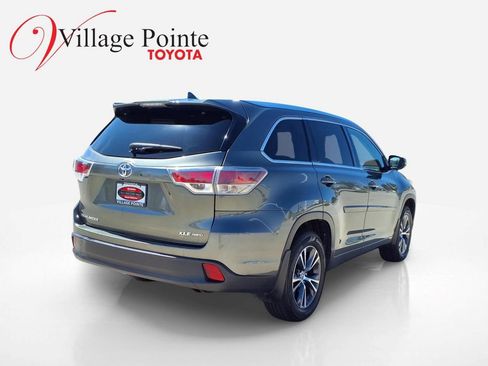 Certified 2016 Toyota Highlander XLE AWD/4WD image 7