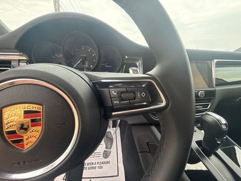 Used 2025 Porsche Macan AWD/4WD image 19