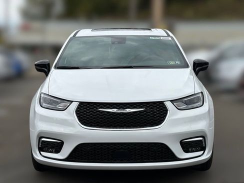 New 2026 Chrysler Pacifica Select AWD/4WD image 30