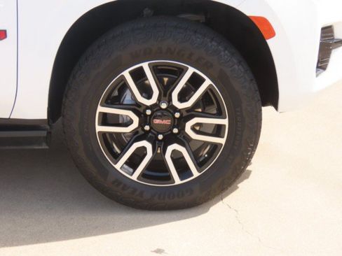 Used 2024 GMC Yukon AT4 w/ AT4 Premium Package AWD/4WD image 7