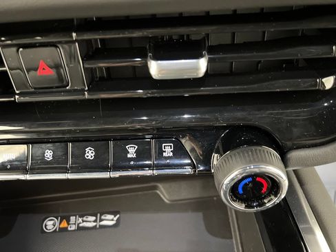Used 2025 Chevrolet Suburban Z71 AWD/4WD image 54